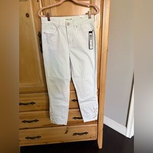 Tribal Jeans Audrey Mid-Rise Ankle Jeans with Lace-Up Hem – White – Size 6 (NWT)